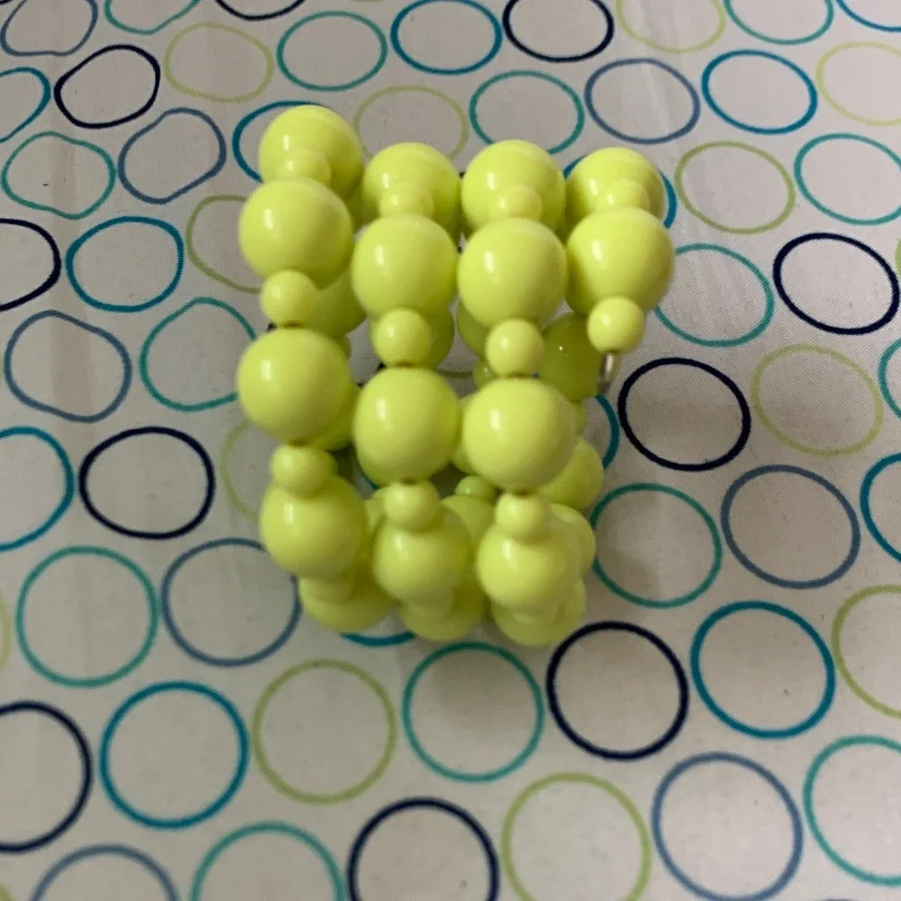 new Lime Green Beaded Stretch Bracelet - Picture 3 of 3